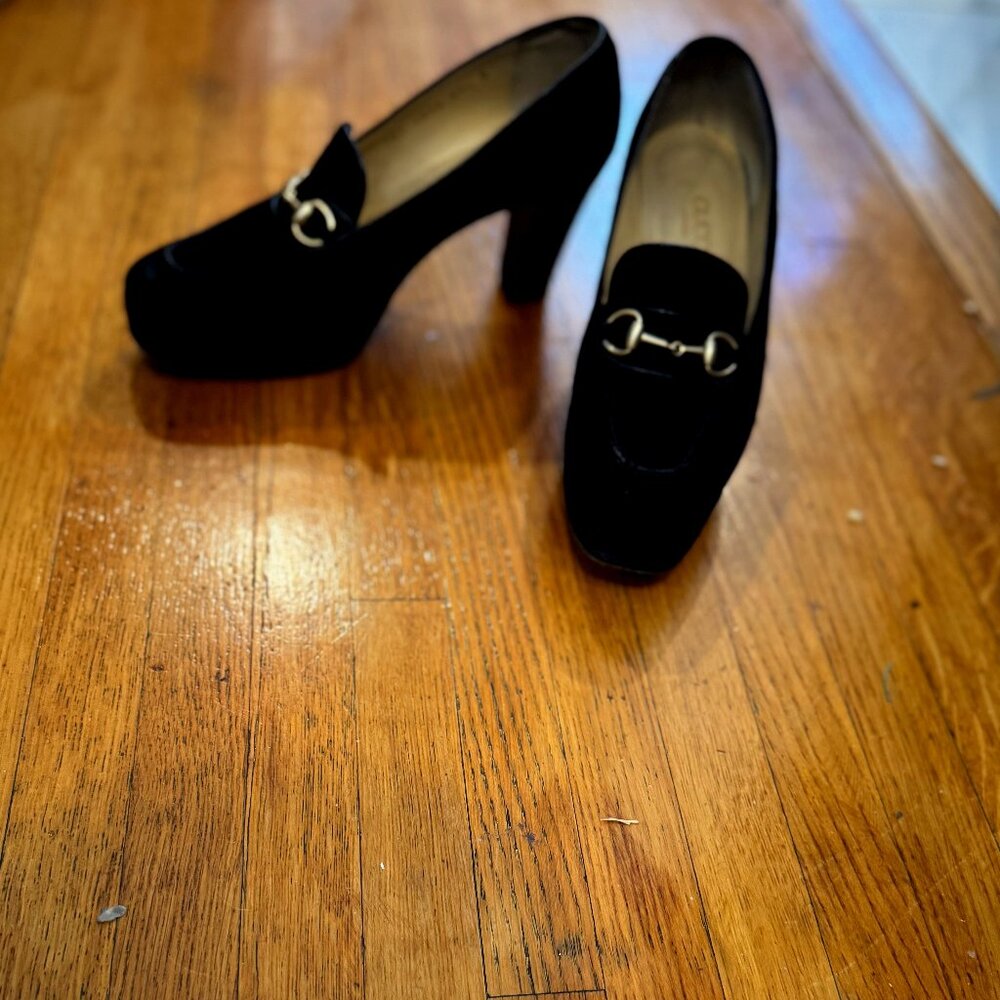 Classic Black Gucci Heels, Thick Heel Pump, with Gucci's Legendary Horsebit.